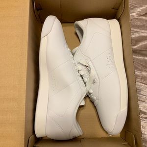 all white women’s classic reebok sneakers